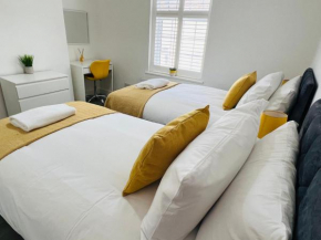 Beautiful, Luxurious 3 Bed house, Perfect for Contractors , Family & Friends